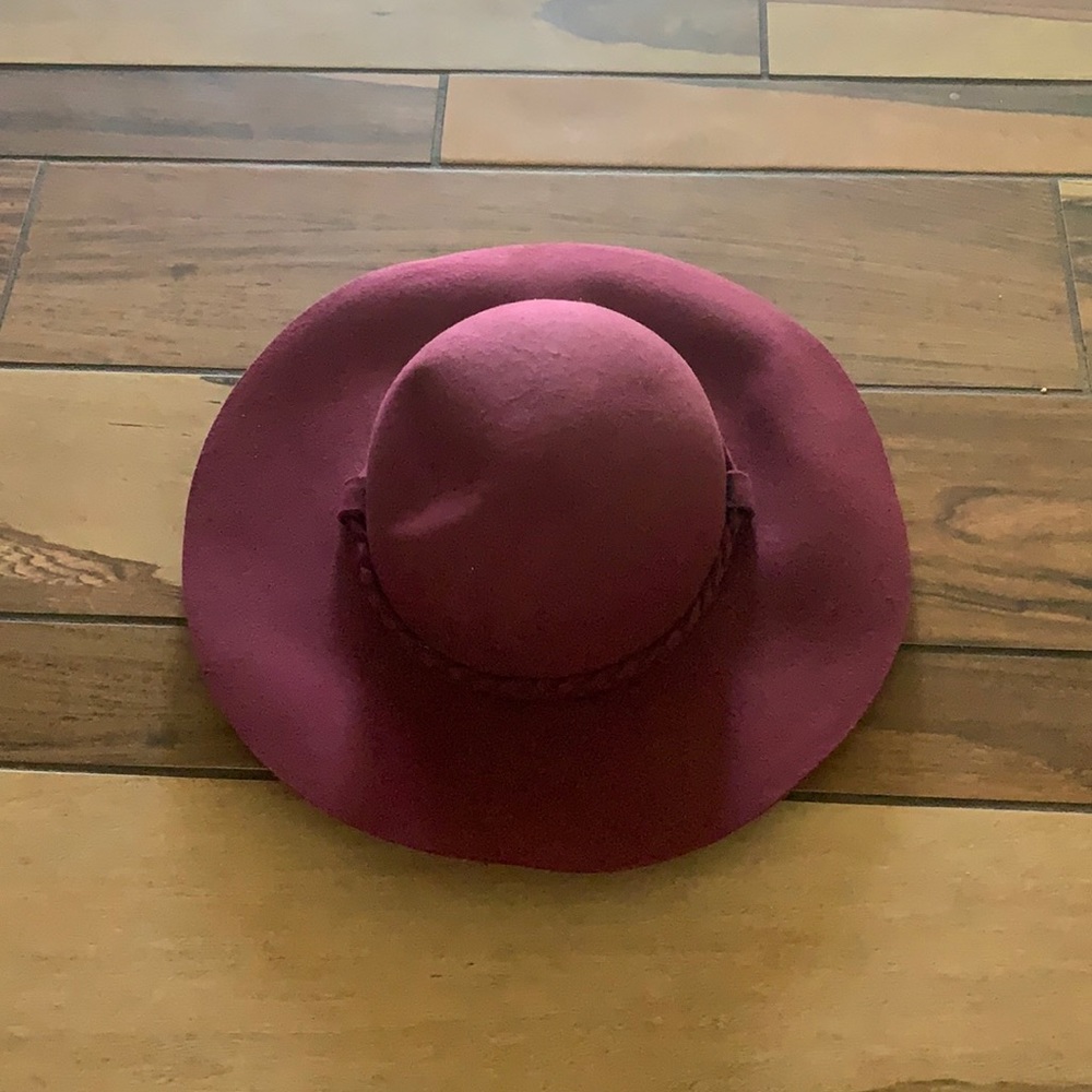 Red Summer Hat: 3 Hrs Left